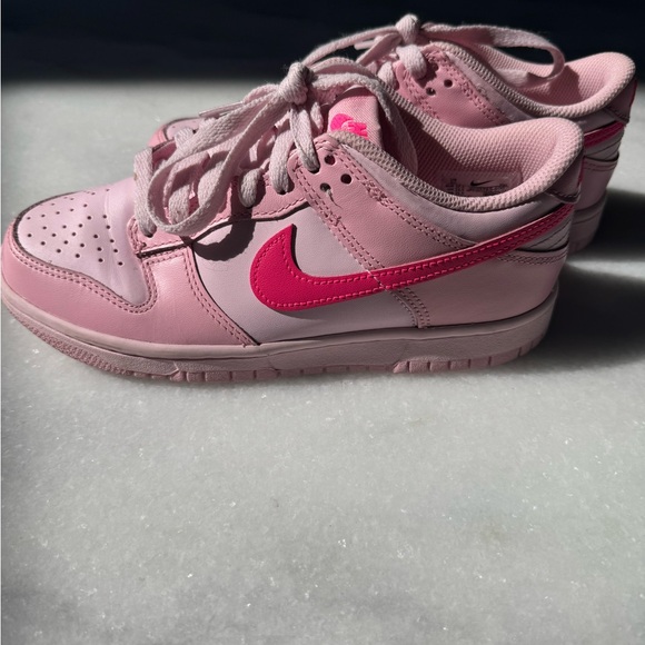 Nike Dunk Low Med Soft Pink/Pink Size 5 (boys) - Picture 2 of 6
